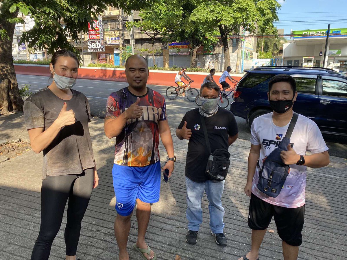 VCGBph's tweet image. Tyang @Abymarano went from Bocaue➡️Valenzuela➡️Malabon➡️España AND BEYOND to distribute more of our #CareForAll packages👏🏽👏🏽👏🏽

Huge thanks to @FilleisFly who donated 100 care packages for our beloved referees and court officials❤️