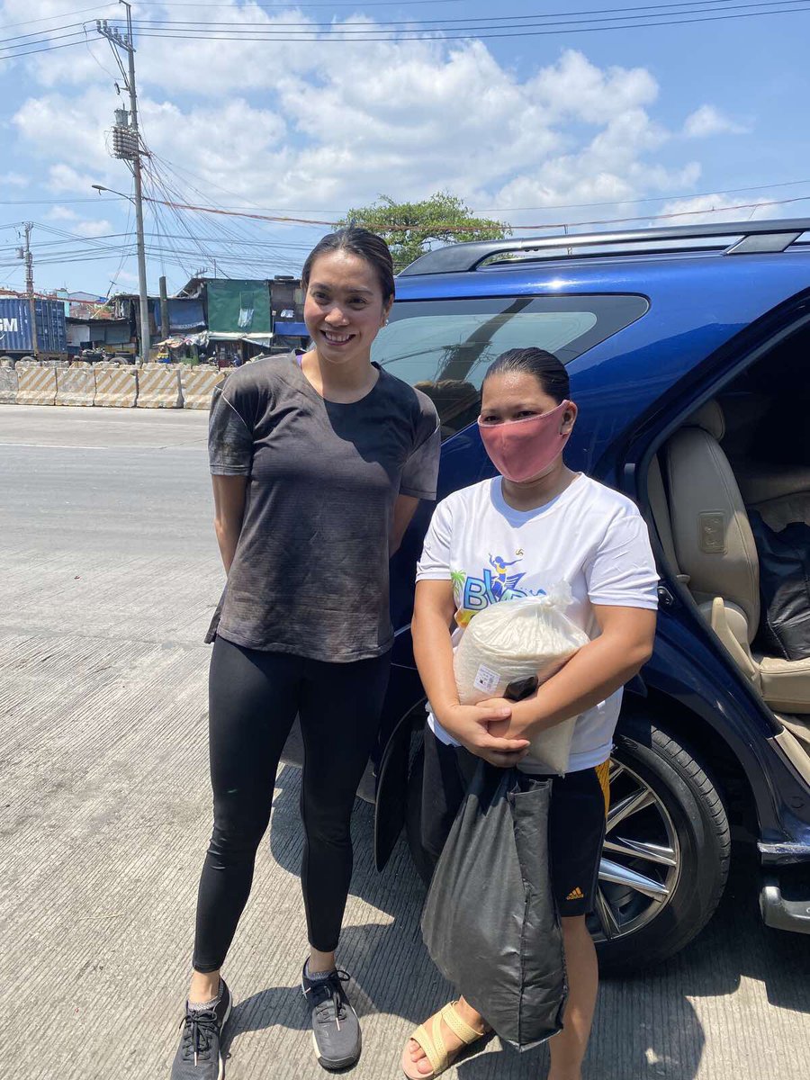 VCGBph's tweet image. Tyang @Abymarano went from Bocaue➡️Valenzuela➡️Malabon➡️España AND BEYOND to distribute more of our #CareForAll packages👏🏽👏🏽👏🏽

Huge thanks to @FilleisFly who donated 100 care packages for our beloved referees and court officials❤️