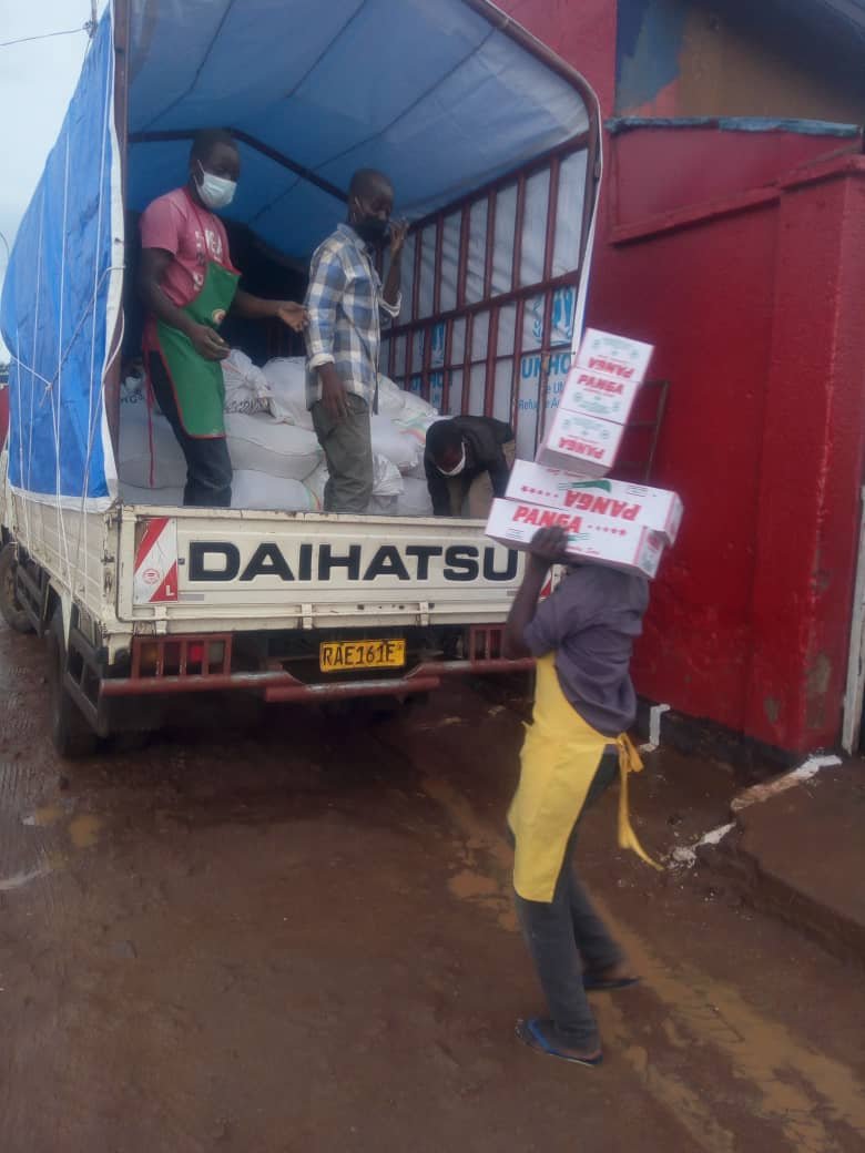 Sfrwanda1's tweet photo. During this lock-down,#SFR in partnership with #HumanHelpNetwork thought of a food and hygiene relief and all possibilities have been put into action to support the most affected vulnerable in #Nyamasheke n #Rusizi that have been affected by this #COVID19 pandemic
@Aktion_Tagwerk https://t.co/oqpdYNzNME