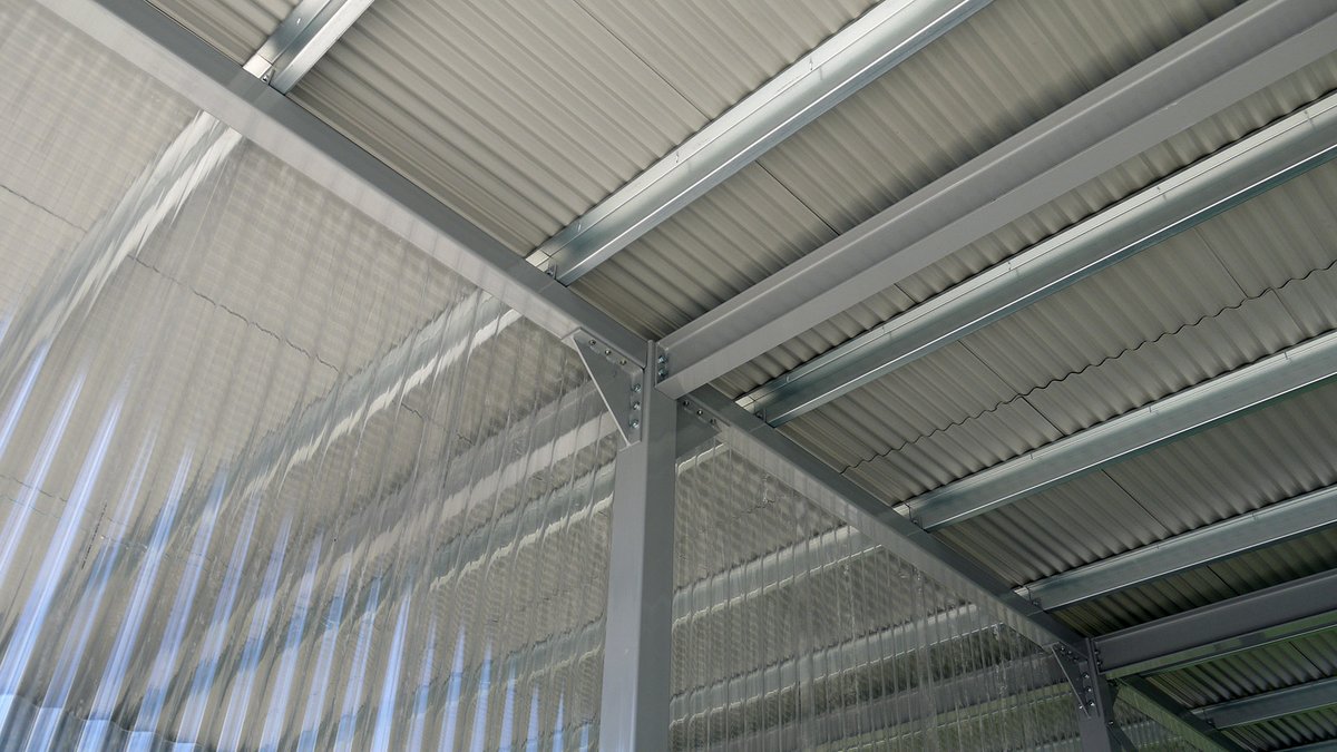 ScreensUk's tweet image. We completed this enclosure for the NHS Blood and Transplant Center project in Barnsley last week. This over-sized 2 bay enclosure is 12.8M x 10.2M and 5.5M tall and was installed in just a week. If we can help you realise your project get in touch.