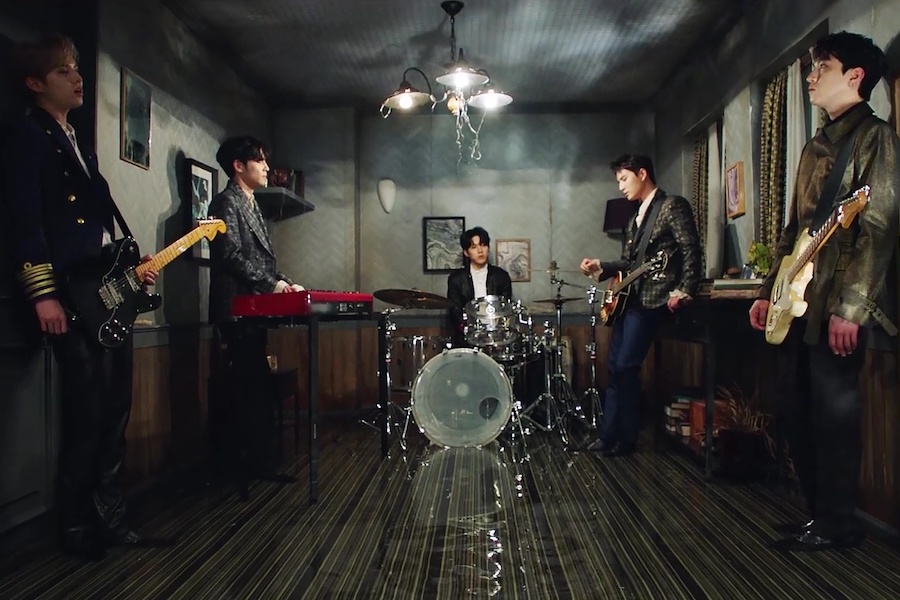 soompi's tweet photo. WATCH: #DAY6 Emotionally Sings Of Feeling Like A "#Zombie" In Comeback MV #DAY6_Zombie
https://t.co/G8E4RiPONS https://t.co/dUPgvvw37l