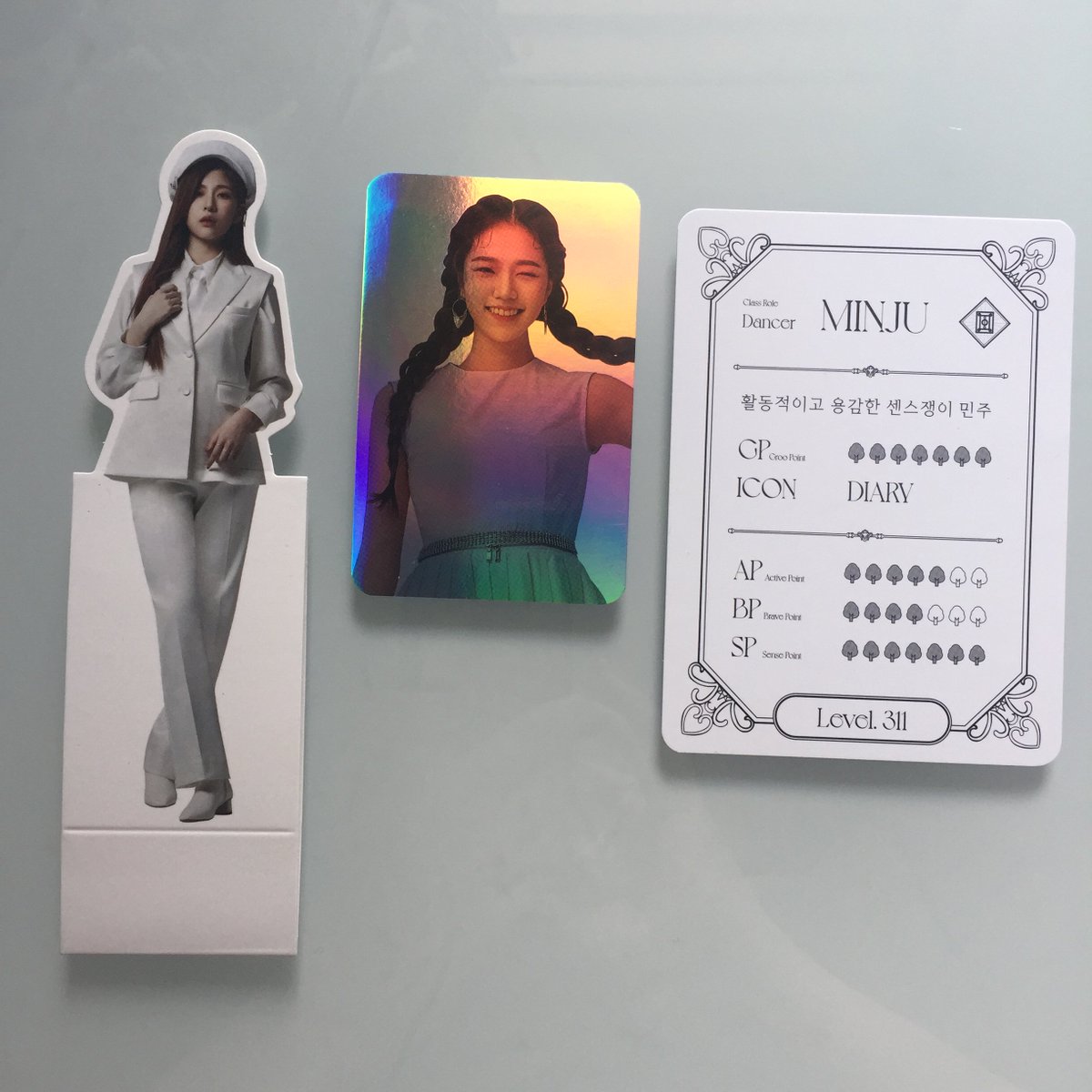 lovesorisa's tweet photo. [💌] have: 
pt 3: minju flower pc x2
the keys: minju standee, minju profile card, lena holo card

[💌] want:
pt 3: can trade for almost any cards
the keys: seokyoung equivalents

loc: poland
ww?: yes!

#gwsn #the_keys #wtt #gwsntrade #kpoptrade #photocardtrade #gwsnphotocard https://t.co/aYNIHnIbkU