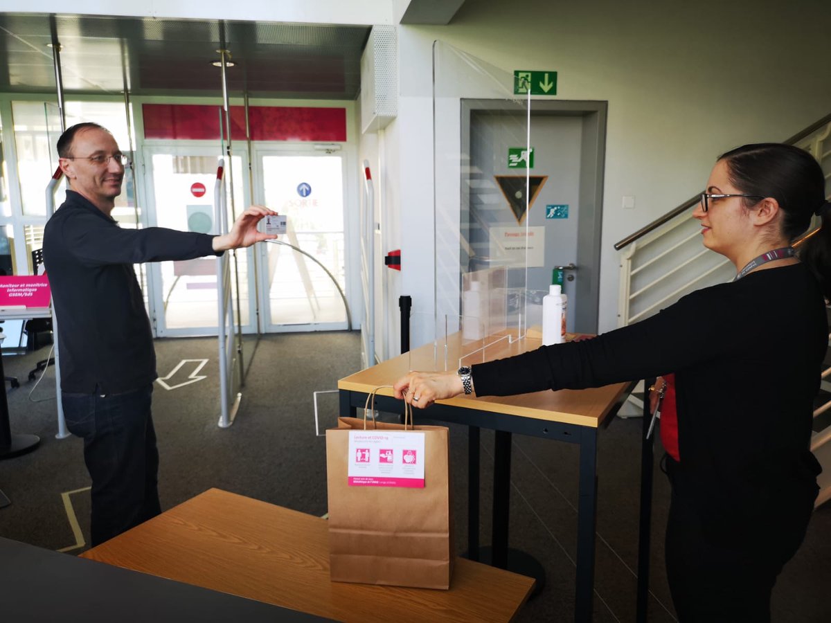 UNIGEnews's tweet photo. La #Bibliothèque de l'UNIGE se prépare à vous accueillir sur ses différents sites si vous faites appel aux nouveaux services de «Prêt à l’emporter» et de «Numérisation à la demande».

Plus d'infos 👉 https://t.co/vScMEIR1sS 

@bibcmu @Biblio_Uni_Arve https://t.co/PHMVeItAo1