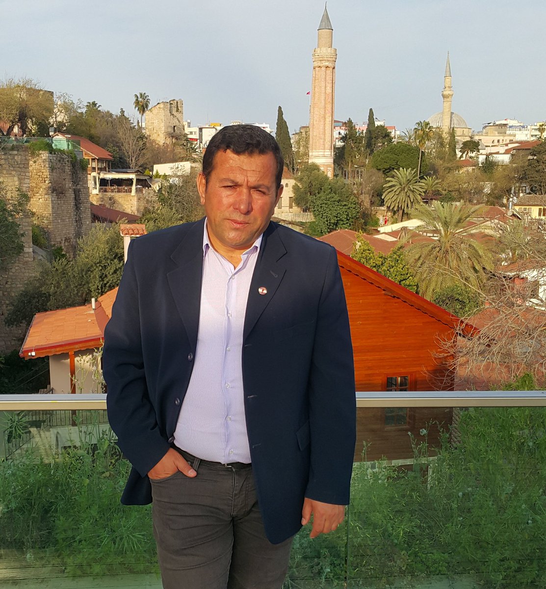 bahattinsoylem3's tweet photo. Yine de tükenmedi içimde,
her sabah yeniden yeşeren
''bugün iyi birşey olacak '' umudu...
Delilik işte... https://t.co/jOd4VjxtoO