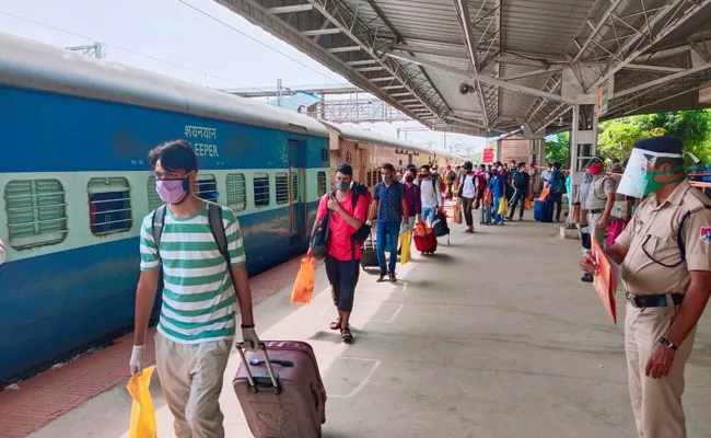 ndtv's tweet photo. #CoronavirusLockdown: SOPs for passengers as limited train services start tomorrow https://t.co/AMNeOnxfxt https://t.co/GbZPU9jNjg