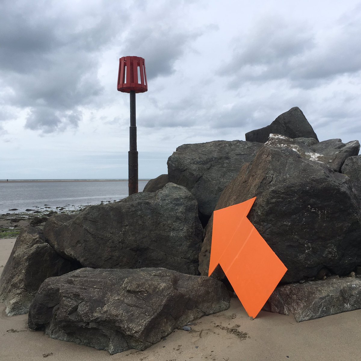 TestSpaceSpike's tweet photo. Helen K Grant - ‘Where to?’, Corrugated plastic arrow in the landscape, Caban 35 Residency, West Wales 2018
...something orange...
#testspaceorange #testspacespike #spikeopen2020 #bristol #somethingorange #bristol247 #helenkgrant #arrow #landscape #westwales #caban35 https://t.co/oQ0OobAhZU
