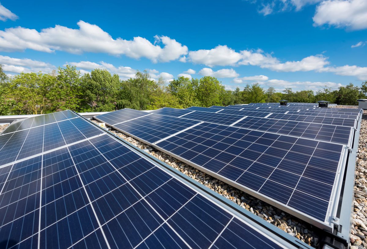 Wil je weten of zonnepanelen op jouw dak kunnen én wat ze kosten en opleveren? Doe dan snel de Zonnepanelencheck van <a href="/milieucentraal/">Milieu Centraal</a>!

advies-op-maat.milieucentraal.nl/aom/?module=Zo…