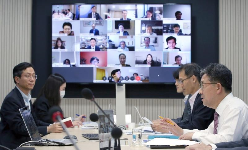 KoreaGreece's tweet photo. Korean Minister of Culture,Sports&amp;Tourism, held a videoconference with 19 KoreanCulturalCenters (KCCs) in 15 countries on the situation of #COVID2019, the spread of #Hallyu abroad after the pandemic ends &amp; how to bring foreign tourists to #Korea.
See more:
https://t.co/A9sxP2RJJV https://t.co/ciBrrngLV9