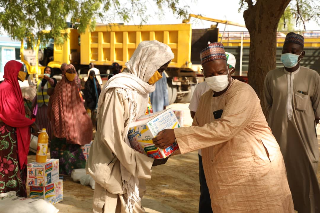 COVID-19: 1,460 IDPs from five LGs get @ProfZulum's palliatives in Jere.. https://t.co/6BUrAOggLH https://t.co/nr6RnnZmQb