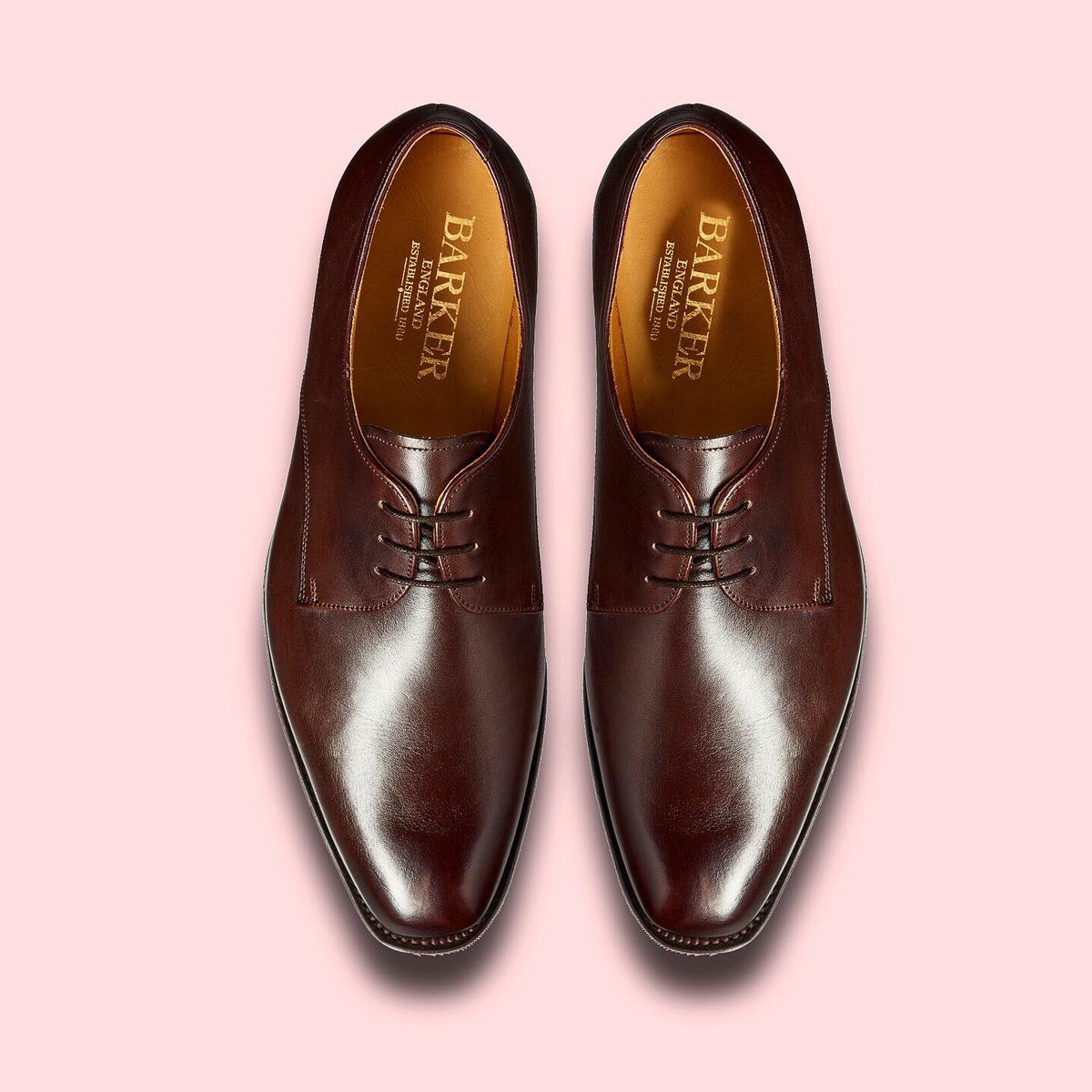UNMUTE_URSELF's tweet photo. St. Austell is a true professional made from the finest calf leather with natural finish. Will surely do wonders to your formal outfit or jeans 👖 for a casual look. #igaspofficial #barkerprofessional #shoesforkings #gentstyle #shoeoftheday #menstyle https://t.co/SB7elQcRZD