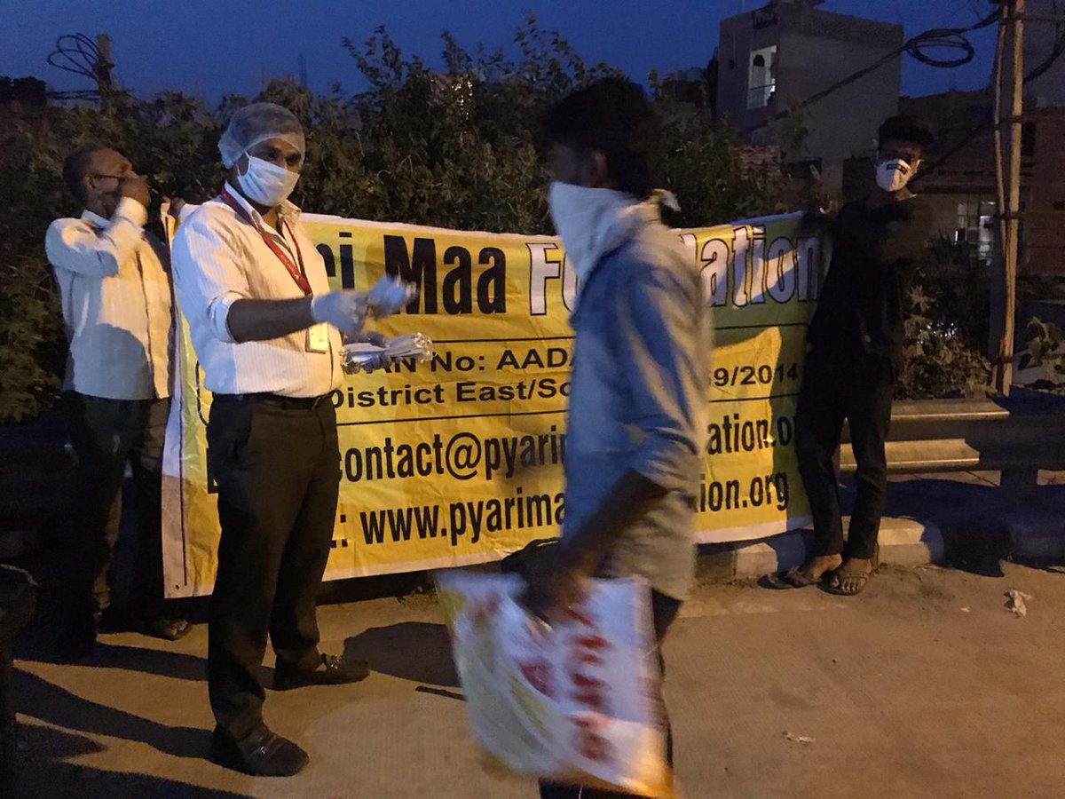pyarimaa_org's tweet photo. We are corona warriors Team, Pyari Maa Foundation has taken a move to distributing face masks for the individuals who doesn't have any face mask. we are trying to provide it at multiple areas in Delhi.
#PyariMaaFoundation #covid19 #Maskdistribution #needy #lockdown #Masks4All https://t.co/WB4mHM4KyL