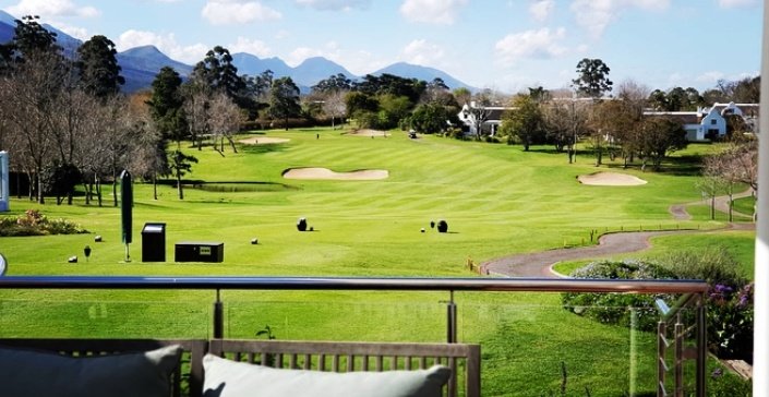 FelicityShiba's tweet photo. If you could pick any course in South Africa to play, what's the first course you would choose to play after lockdown? For me, definitely @FANCOURTSA I didn't get to play #Montagu when I was there. So I'm missing a flag. #FlagCollector🏌🏾‍♀️⛳ https://t.co/R7JoF1FOHJ
