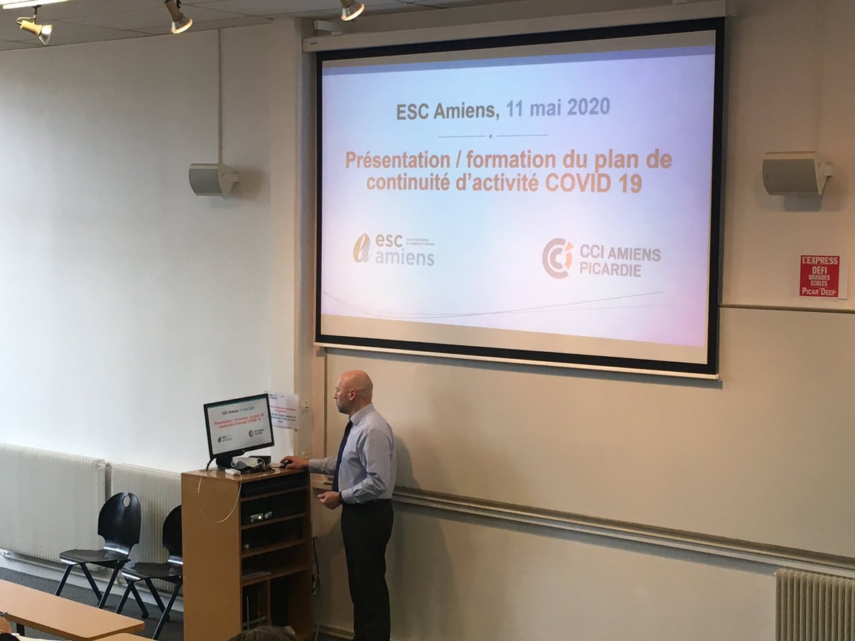 EscAmiens's tweet photo. L'ESC Amiens rouvre ses portes en ce lundi 11 mai, dans le respect des recommandations prévues dans le protocole national de déconfinement. Un kit a d'ailleurs été remis à chaque salarié lors d'une réunion / formation dédiée aux consignes à appliquer. #ESCAmiens https://t.co/vaOcRkTflq