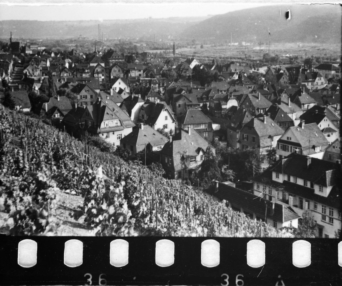 JanGeorgPlavec's tweet image. Für #Stuttgart1942 veröffentlichen wir ab heute mindestens 50 größere Beiträge zur Stadtgeschichte. Los geht es mit der Geschichte von Robert Nissler. Er war einer der Fotografen - und musste nach dem Krieg um seine Existenz bangen. stuttgarter-zeitung.de/inhalt.die-fot…

#langstrecke