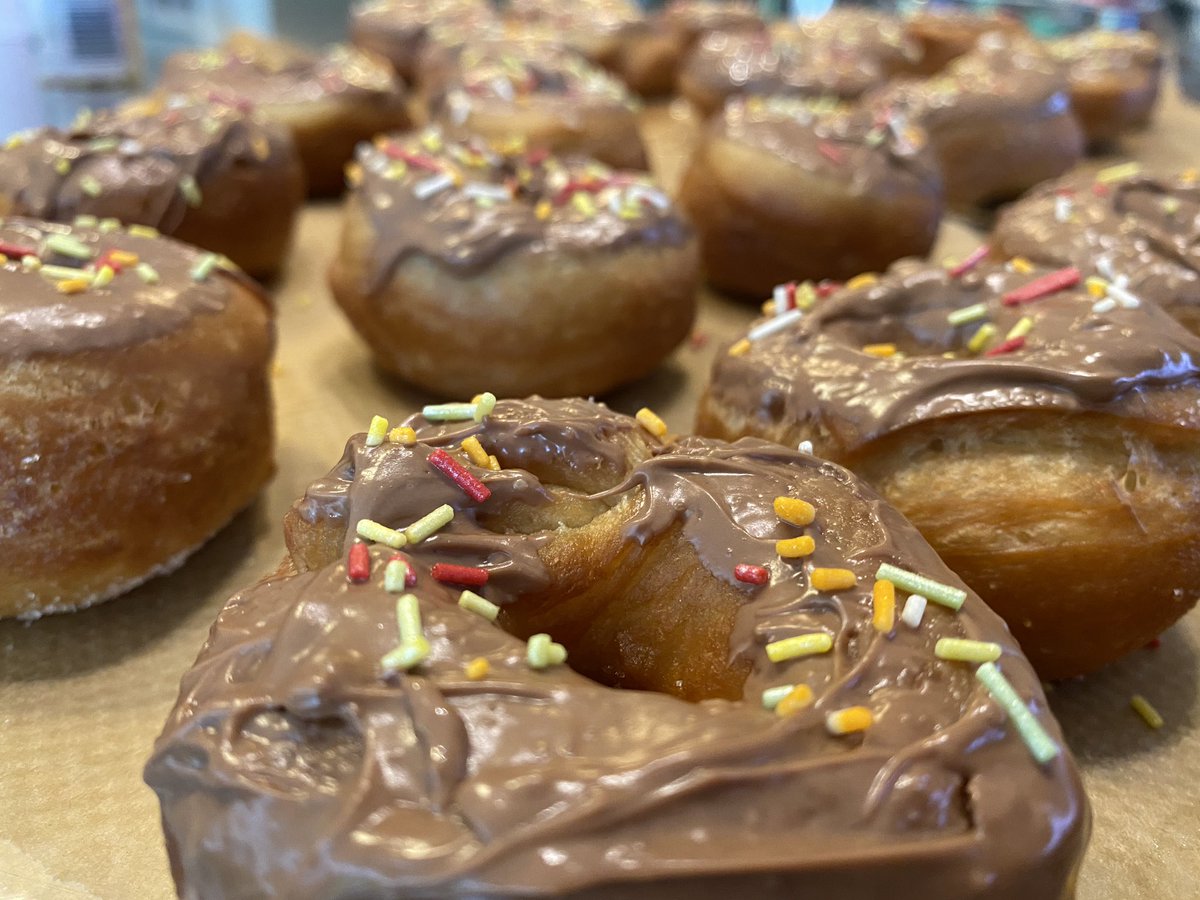 DrinkWellWithUs's tweet photo. Doughnuts 🍩🍩🍩😋😋😋 https://t.co/xarsEPi98A