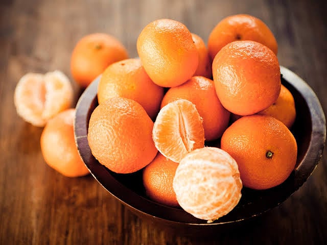 Health is Wealth
Eat an #orange before working out. 
Not only does it keep you hydrated, but it also prevents your muscles from getting sore.
.
.
#vitamin #shatras #agri #covid19 #coronavirusinindia #herbsherbs #medicine #care #vegetables #fruit #healthcare