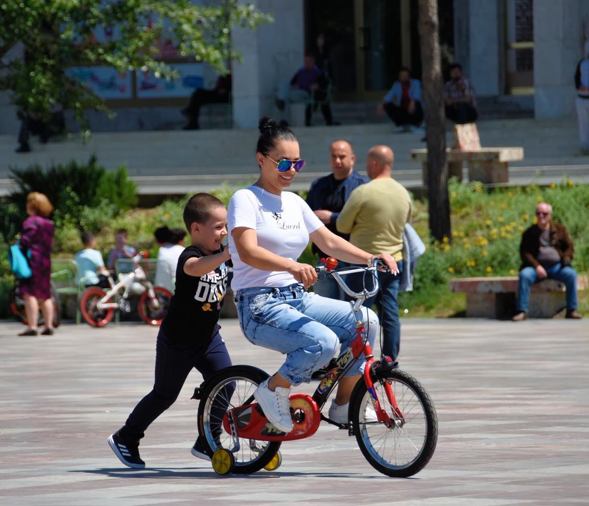 Bike2workTirana's tweet photo. Ready? Steady? and Go Go Go!🏁
🚴🏽🤟🚴🤟
11th of May @TiranaCity 
#tiranaebicikletave🚴💚🚴❤️ 
#korsia♥️bicikletave🛣 https://t.co/70P2MpOiVD