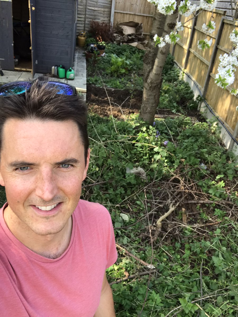 Simon Cowell tweet media