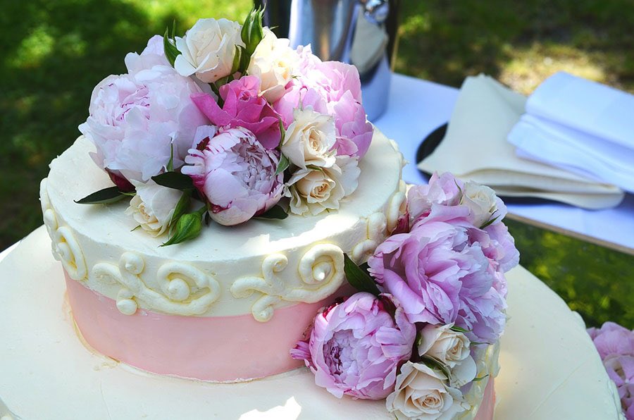 We made this special #wedding cake for <a href="/cutiejea1/">Cutiejea’s alt ARCHIVED</a>. A vanilla cake with edible floral decor.