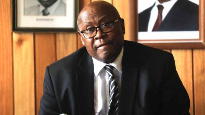 EvansMathanda19's tweet photo. I called the minister of primary and secondary education hon Cain Mathema and asked him to answer some questions but he was quick to say "listen, i don't comment on private media publications , i am sorry". 

What is the meaning of this?

@daddyhope @zenzele @MakomboreroH https://t.co/zT6uqgcRdq