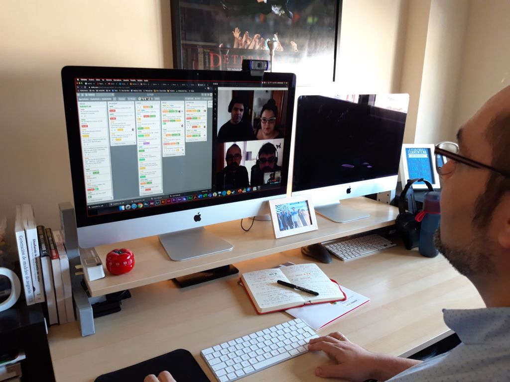 CEUAndalucia's tweet photo. Daniel Porto, responsable del Servicio de Marketing, Calidad y Producción Digital de CEU Andalucía: “Aunque las acciones han cambiado, mantenemos el mismo ritmo con el #teletrabajo” https://t.co/ywfhfDocig @portopd https://t.co/q5gLcO4VR5