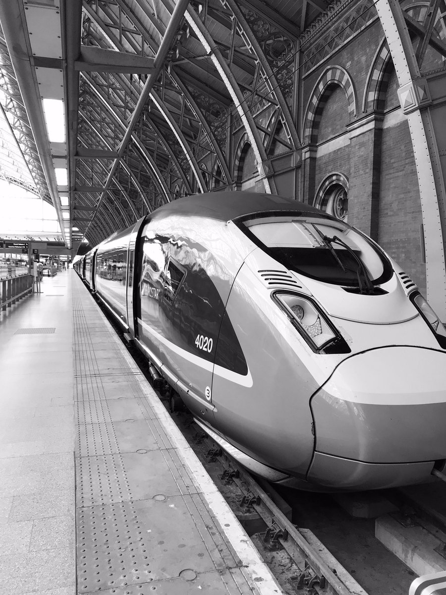 EurostarIrshaad's tweet photo. #eurostar #ES9022 will be boarding shortly on platform 10 @StPancrasInt. Your TMs Claude &amp; Irshaad will be happy to welcome you onboard of this service to #Paris, for #essential travel only. #FACEMASK is now compulsory, and please maintain #SocialDistance. Have a nice trip 🙂 https://t.co/jdqc86yijn
