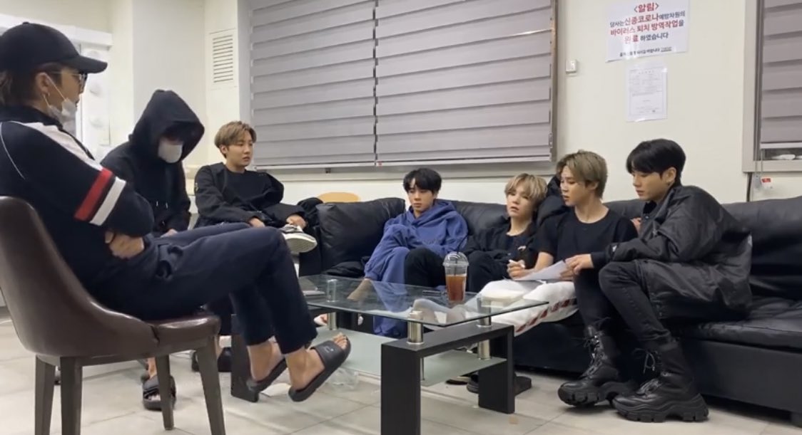 choi_bts2's tweet photo. BTS started a meeting about their new album. Music PM, Jimin said today they need to give their opinions about "Subject of new album" Suga said "I hope the subject of the new album will be bright" and Jimin agreed @BTS_twt Vlog0511 https://t.co/QSDDIhKeCu