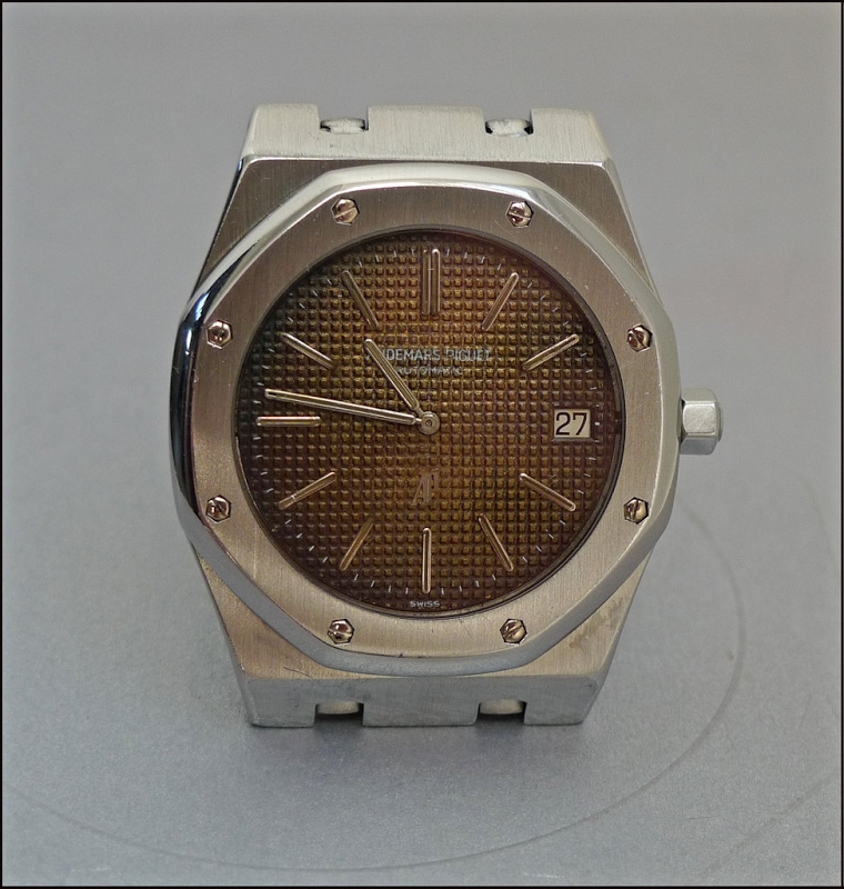 PuristSPro's tweet photo. #AudemarsPiguet #RoyalOak 5402 / Royal Oak White Gold case rose gold dial.
https://t.co/GakWfOmjwm
#AP15202 https://t.co/EaSosPznqy