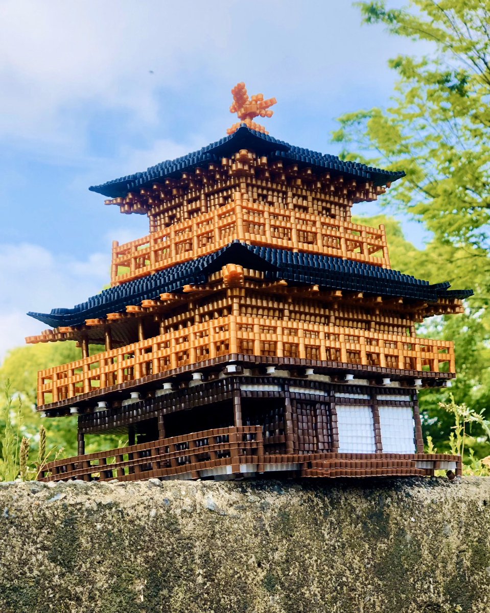 レッド アイロンビーズ 立体アイロンビーズ 金閣寺 立体アイロンビーズ金閣寺ついに完成 黒 白 こげちゃいろ ゴールドの4色で作りました やっぱりゴールドは華がありますね 輝いてますよ