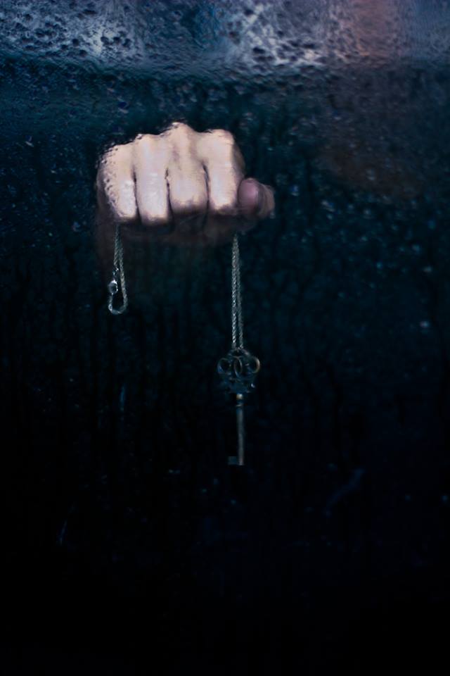 LouCubesPH's tweet photo. En 2016 con esta fotografía "la llave del tiempo" comencé en la fotografía conceptual. Hoy voy a revisar todas las fotografías en las que he vuelto a utilizar la llave.
#loucubes #fineartphotography #fineart #art #dream #magic #inspiration https://t.co/h3YGF1Gejb
