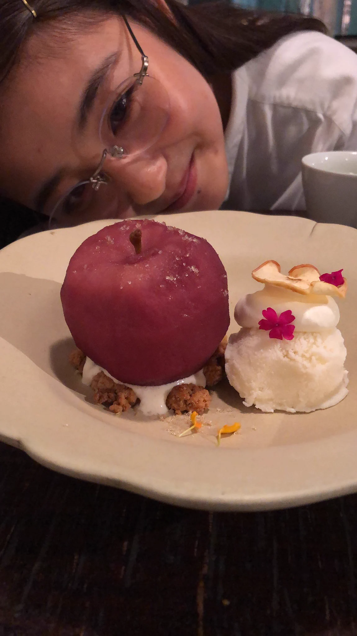 どの写真もあざとく可愛いｗｗ食べ物撮ろうとしてんのに勝手に映り込む系女子ｗｗ