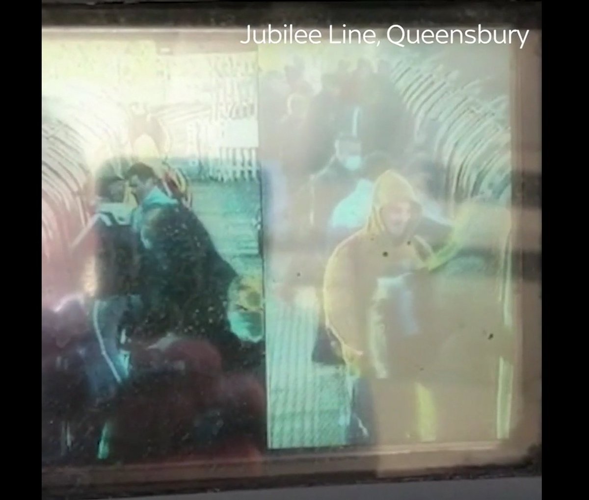 Firesnapper999's tweet photo. WTAF!? This morning's views on London Tube, how is this protecting citizens?? 😡 #Covid19UK #NHS #IntubationClub via @SkyNews https://t.co/mQEKYUDY1P https://t.co/2YamERtQRa