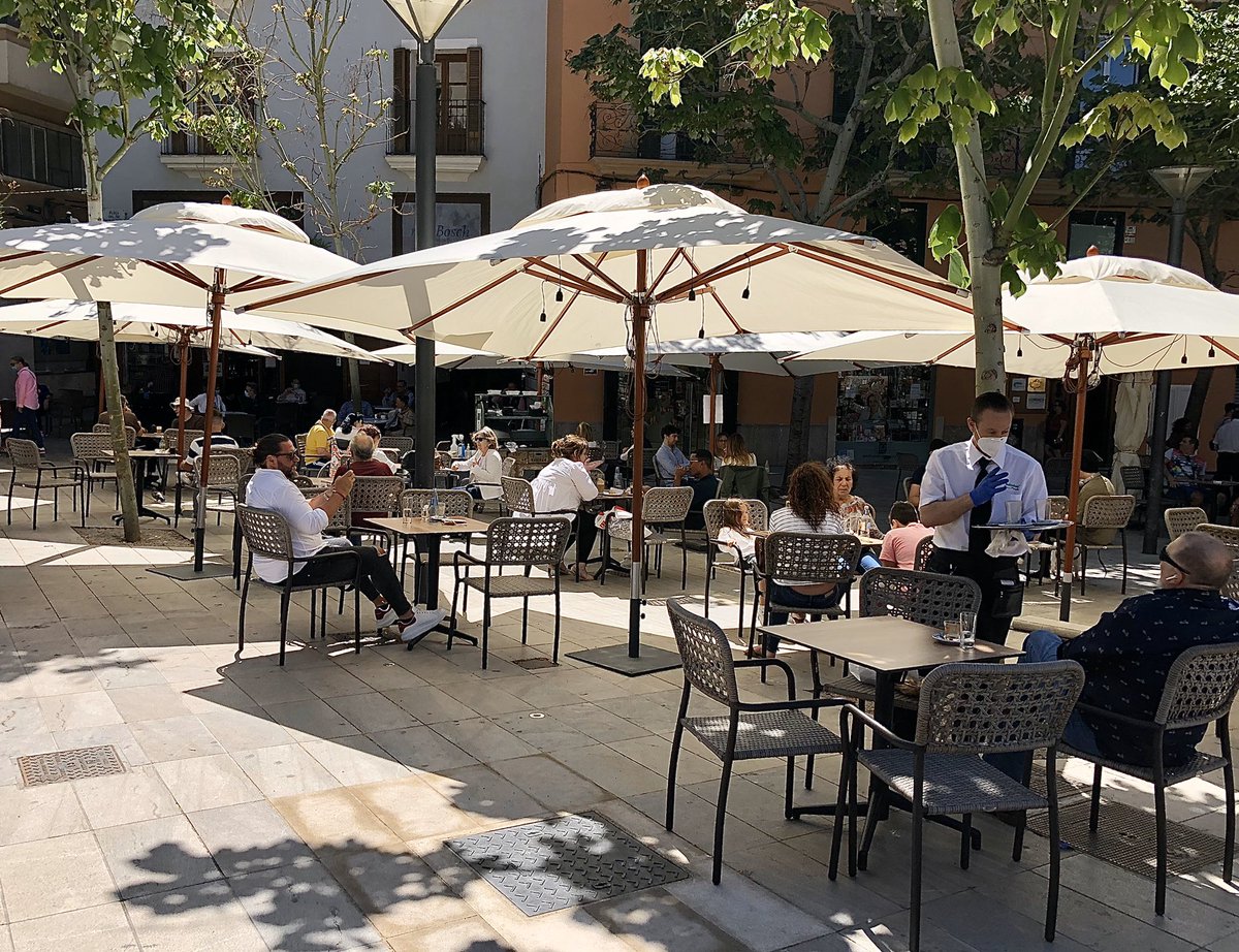 ppalonsog's tweet photo. Reabre la terraza del @BarBosch , la más simbólica de #Palma #Mallorca #11Mayo #FelizLunes #DesescaladaResponsable #COVID19 #terrazas #foto #photo #hosteleria #bares #restauración https://t.co/Qqnc34pFnb