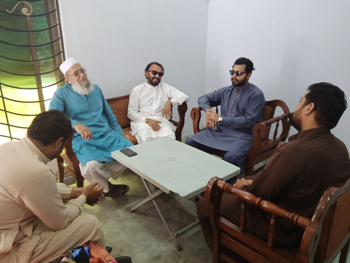 CMCCMultan's tweet photo. چیئرمین وزیراعلیٰ شکایت سیل ملتان طاہر حمید قریشی کی سینئر رہنما پاکستان تحریکِ انصاف دانش خان ملیزئی کے گھر آمد، والدہ کے انتقال پر اظہارِ تعزیت کی۔ https://t.co/fVjEjUU1wa