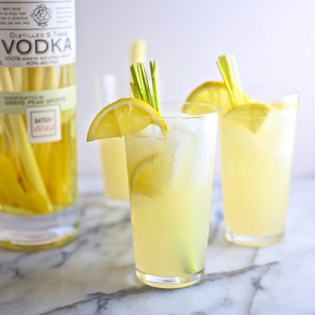 FreeDistillery's tweet image. Cocktail of the day &quot;Lemongrass Collins&quot;, a refreshing mix of lemongrass infused vodka, vanilla and ginger beer: nerdswithknives.com/lemongrass-col…