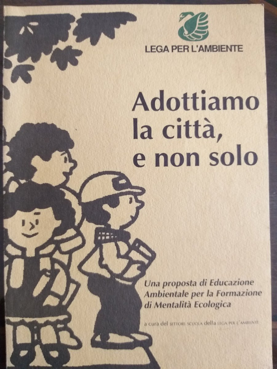 V_CogliatiDezza's tweet photo. #Legambiente40 così inizia una storia personale e collettiva: 1988 l'opuscolo "professione ambiente" per @Lanuovaecologia, 1989 prima iniziativa scuola del gruppo padovano @luciopassi, poi il Settore Scuola di @Legambiente @StefanoCiafani https://t.co/ouauWrv8vt