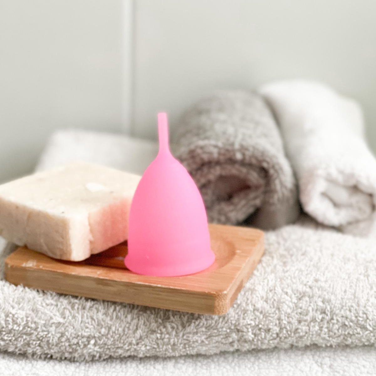 glupcup's tweet photo. #stopjabon🛁La #copamenstrual respeta el pH vaginal, nuestra primera barrera de protección contra bacterias🦠Los jabones debilitan esa barrera dejando a nuestra vulva indefensa🚫Te aconsejamos que laves la copa y tus zonas íntimas sólo con agua💦¡cuéntanos tu experiencia! https://t.co/Wr2yuIsy24
