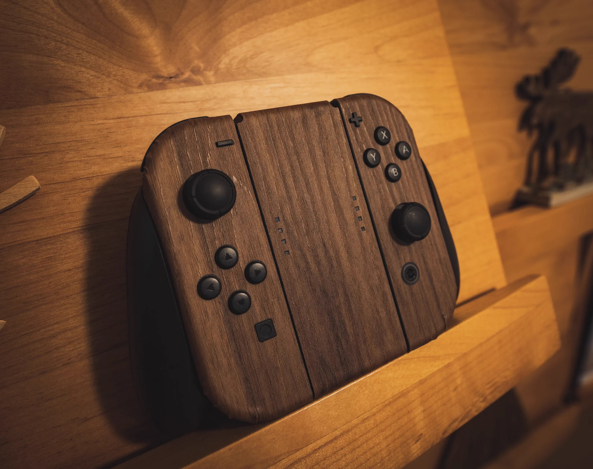 Switchに木目シールを貼ってみると？オシャレなインテリアに早変わり！