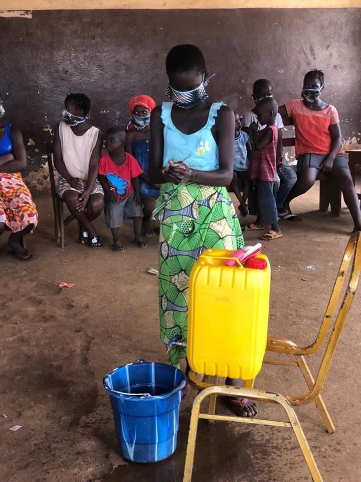 girlz_empowered's tweet photo. 1/3- It’s such a fulfilling feeling to partner with Media Initiative for Women &amp; Girls Empowerment on their community engagement through their  ‘Media for girls in slum communities project’ on d proper use of face mask, hand-washing measures... https://t.co/IUnhS9eT7J