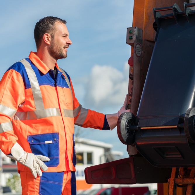 recycle_now's tweet photo. Each week we like to show our appreciation for the hard work that waste &amp; recycling workers are doing. Today, we thought it would be good to hear from Joe and Andrew @BucksCouncil about their experiences during #COVID19  https://t.co/5PLw24vNv9 #wavetowasteworkers #recyclenow https://t.co/MHnGBMImdq