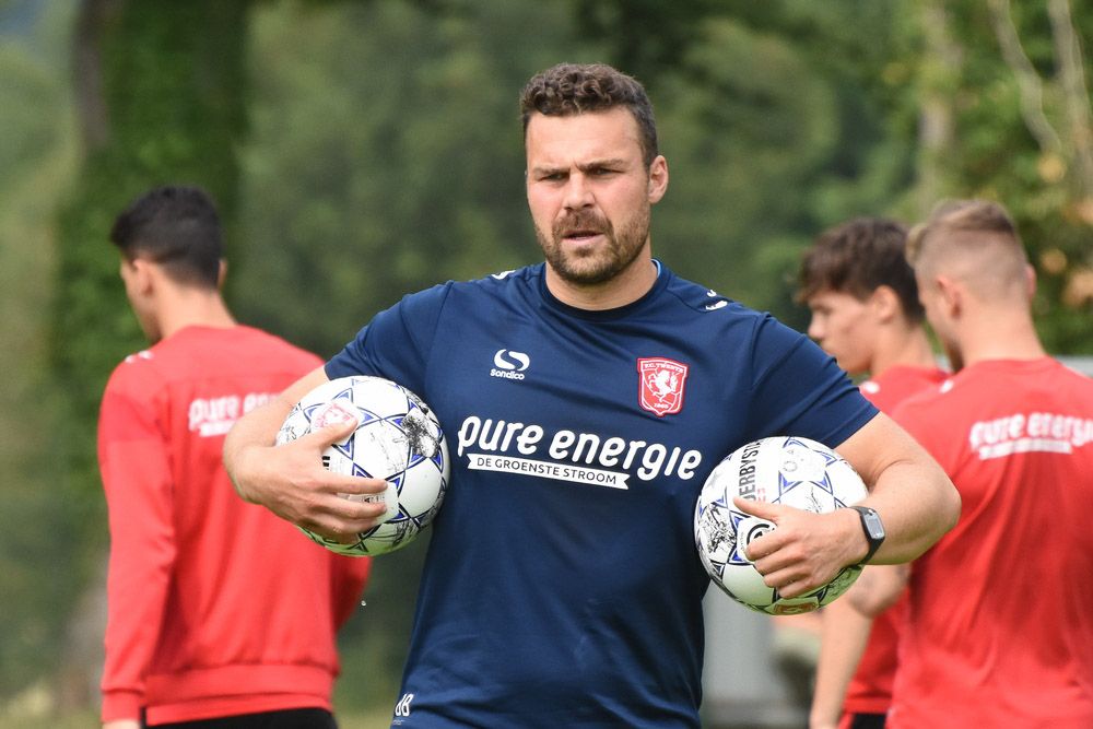 TwenteInsite's tweet photo. Berckmans is meer dan alleen maar fysiektrainer bij FC Twente https://t.co/ul0IonhgBn #fctwente #twente #cote #enschede #eredivisie https://t.co/IrnqK20X4c