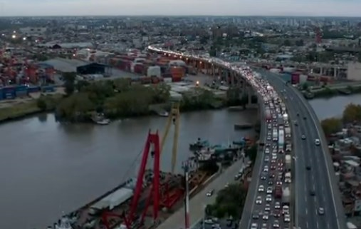 Así se ve ahora la autopista BsAs - La Plata... muchos autos, paso de hombre... 

📻 #RuletaRusa X 🎸 <a href="/fmrockandpop/">Rock & Pop</a> 📱1170820959 
<a href="/carmelabarbaro/">Carmela Barbaro 💚</a> <a href="/nachogoano/">Nacho Goano</a>
#YoMeQuedoEnCasa