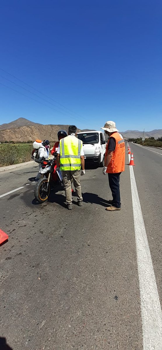 Sindicatohonor1's tweet photo. Con todo el ánimo y fuerza, apoyamos a nuestros colegas a honorarios que dia a dia cumplen sus funciones en los cordones sanitarios a lo largo de todo el país.
Lo curioso que sin la garantia de cobrar una licencia medica como corresponde!
#EstatutoHonorario
#TuLeyNomeProtege https://t.co/1BiAmkCHhX