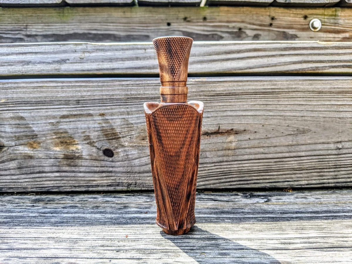 DJCallsCo's tweet photo. Another cool checkered call out of walnut, 9 checkered panels with 18LPI.
This is a bigger call. https://t.co/Th3GHKOGWp