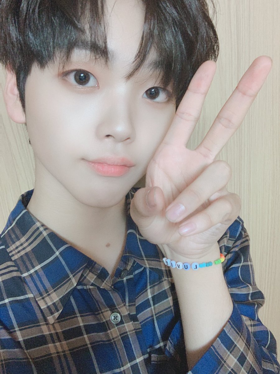 CRAVITY_twt's tweet photo. 사랑하는 러비티~❤️
이렇게 이름을 부를 수 있다는게 너무 좋아요😊
절대로 잊지 못할 5월 11일 저희 곁에 와주셔서 감사합니다 사랑해요❤️
#크래비티 #러비티 #형준 #우리가_함께하는_매_순간을_기억해 https://t.co/58CNrvh4dv