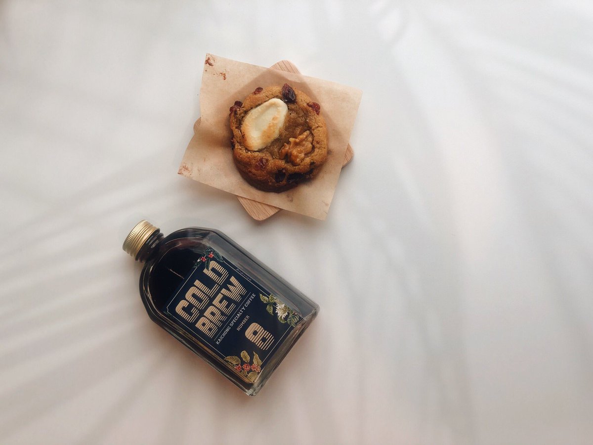 thecaptureth's tweet photo. Coffee &amp; Cookies Addicted #cookie #softcookie #StayAtHome #homecafe #HOMEbutnotLESS #homeoffice #coffee #coffeetime #BLACKCOFFEE https://t.co/cZek150kQu