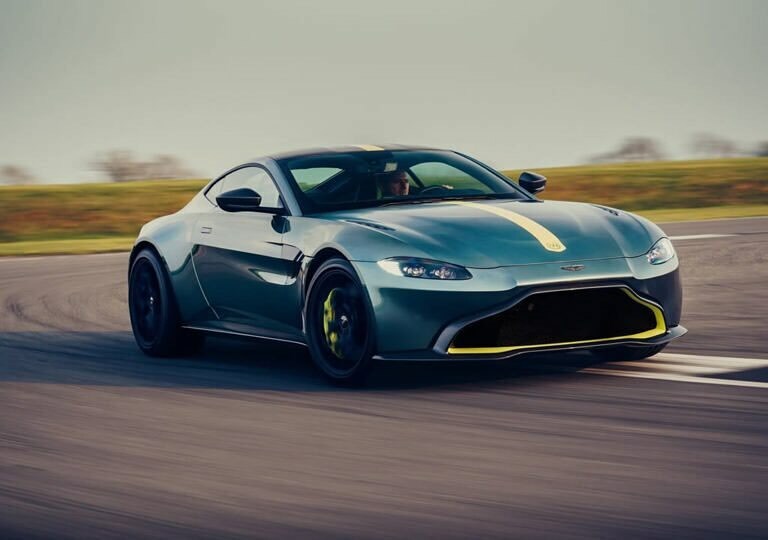 ArabaModel's tweet photo. Aston Martin Vantage 
Özellikleri;
Motor: 4.0 litre V8 510 ps 625 nm tork (çift turbo benzinli)
Şanzıman: 7 ileri manuel
Performans: 0-100 km/s: 4.0 saniye – Maksimum hız: 314 km/s
Boyut: Uzunluk / Yükseklik / Genişlik: 4465 mm / 1274 mm / 1942 mm
Yakıt Tankı: 78 litre
Boş A… https://t.co/f86shKF1Hw
