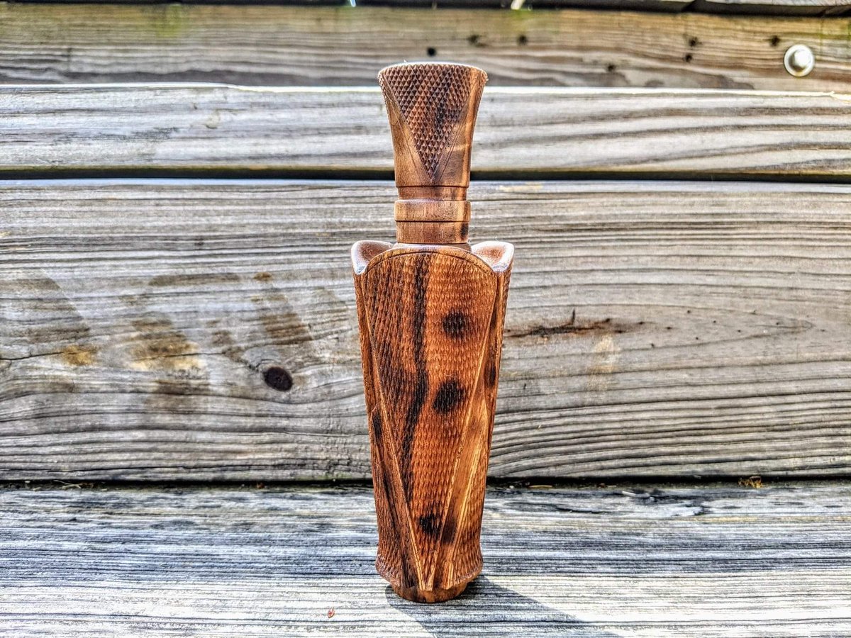 DJCallsCo's tweet photo. Another cool checkered call out of walnut, 9 checkered panels with 18LPI.
This is a bigger call. https://t.co/Th3GHKOGWp
