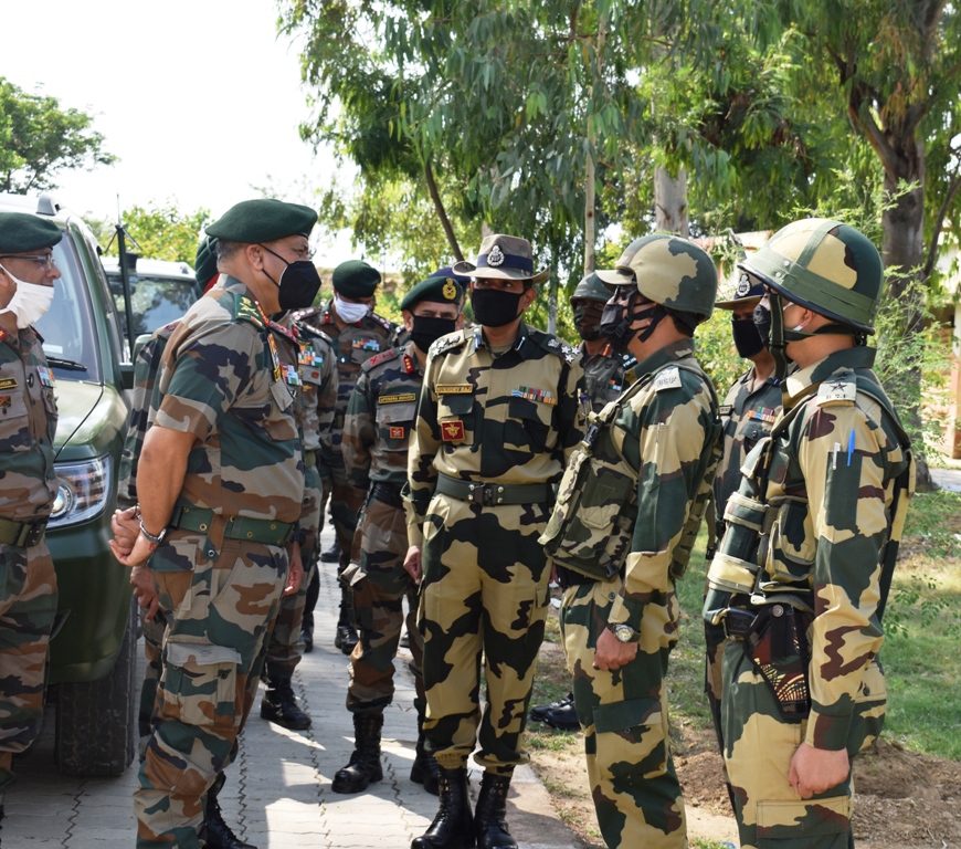 prodefencejammu's tweet photo. #WesternArmyCdr interacted with Cdrs of field formations. He lauded #Troops for their high #morale, motivation & #preparedness to thwart any threat manifested by #inimical and anti national elements. He also commended the efforts in the fight against #COVIDー19
@adgpi https://t.co/SeJLZ7UvYn
