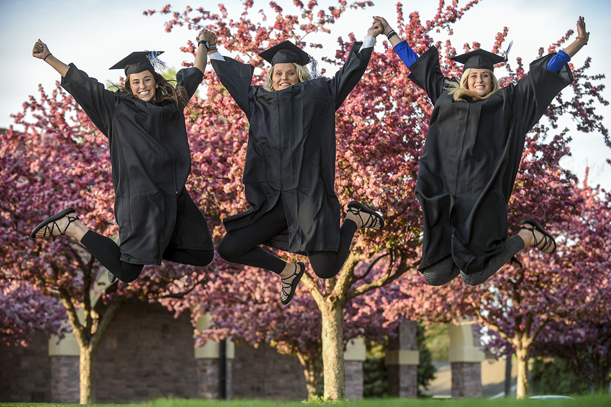 Had some surprise guests on Friday night. Congrats to these 3 <a href="/DWUWBB/">𝐃𝐚𝐤𝐨𝐭𝐚 𝐖𝐞𝐬𝐥𝐞𝐲𝐚𝐧 𝐖𝐁𝐁</a> seniors and all the 2020 graduating seniors!